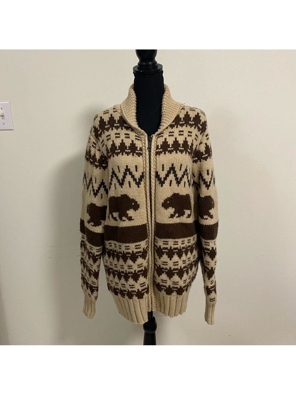 Levi’s Sweater Men’s Size Large 100% Wool Bear Wilderness full zip sweater